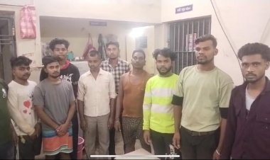 अवैध गुटखा फैक्ट्री में पुलिस का छापा, 80 बोरी गुटखा सहित 40 लाख रुपए का माल जब्त, मुर्रा और मिर्च की बोरी रखकर हो रहा था सप्लाई, 12 गिरफ्तार, मुख्य आरोपी फरार