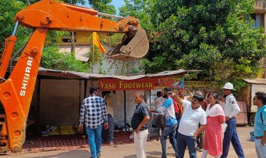 यातायात को सुचारू बनाए रखने सड़क किनारे से निगम ने हटाया अतिक्रमण