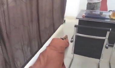 VIDEO: जब भाजपा विधायक ने पुलिस अफसर के पैरों में गिरते हुए की अपनी सुरक्षा की मांग