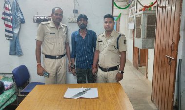 चापड़ लेकर लोगों को डराने धमकाने वाला बदमाश गिरफ्तार