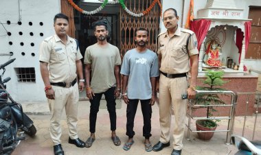 गरबा नाच बंद करने पर खूनी संघर्ष, चाकू से हमला, दो गंभीर, नाबालिक सहित तीन गिरफ्तार, पुलिस ने निकाला जुलूस