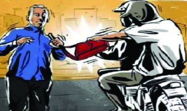 हॉस्पिटल के सामने से 20 लाख रुपये की लूट