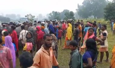 VIDEO: जंगल काटने को लेकर ग्रामीण और पुलस आमने सामने, ग्रामीणों ने तीर-धनुष, गुलेल और पत्थरों से पुलिसकर्मियों पर किए हमला, कई घायल