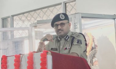 पुलिस महानिरीक्षक श्री गर्ग ने कॉलेज के छात्र छात्राओं को साइबर अपराध से बचने के दिए महत्वपूर्ण  टिप्स