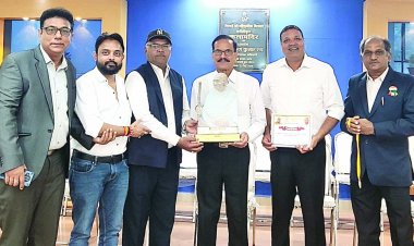 राज्यपाल श्री डेका ने शपथ फाउंडेशन भिलाई को स्वक्षता वीर सम्मान से किया सम्मानित 