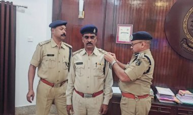 IG श्री गर्ग ने उप निरीक्षक को स्टार लगाकर निरीक्षक के पद पर किया पदोन्नत
