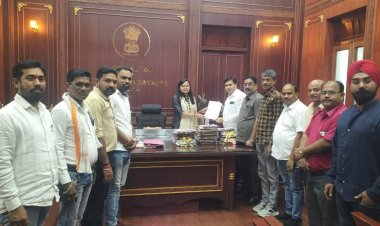 महापौर ने सभापति व एमआईसी  के साथ कलेक्टर से मुलाकात कर विभिन्न विषयों को लेकर सौंपा पत्र