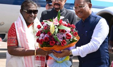 राष्ट्रपति श्रीमती द्रौपदी मुर्मु दो दिवसीय प्रवास पर पहुंची रायपुर, राज्यपाल रमेन डेका और मुख्यमंत्री  विष्णु देव साय ने एयरपोर्ट पर किया आत्मीय स्वागत