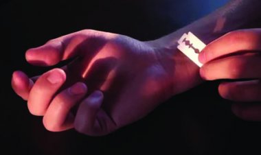 रिटायर्ड DGP के पुत्र ने की खुदकुशी, पहले हाथ का नस फिर काट लिया गला