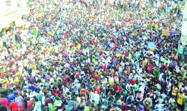 VIDEO दीवाली में घर जाने को लेकर रेलवे स्टेशन पर मची भगदड़, कई लोग घायल, दो गंभीर