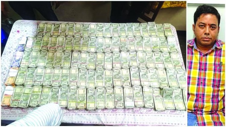 उत्पाद शुल्क विभाग के कार्यालय अधीक्षक रिश्वत लेते पकड़ा गया, छापेमारी में 47.30 लाख रुपये बरामद
