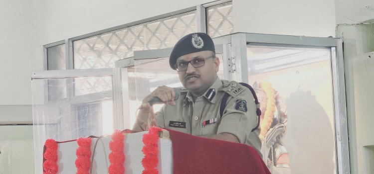 पुलिस महानिरीक्षक श्री गर्ग ने कॉलेज के छात्र छात्राओं को साइबर अपराध से बचने के दिए महत्वपूर्ण टिप्स