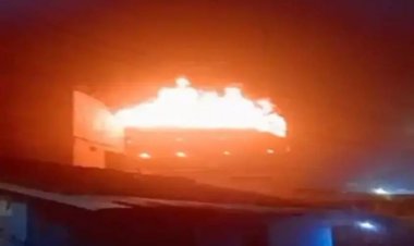 रॉकेट से एक घर में लगी भीषण आग, 10 सिलेंडर ब्लास्ट 