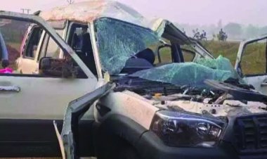 सड़क हादसे में पुलिस अधिकारी की मौत, कई गंभीर