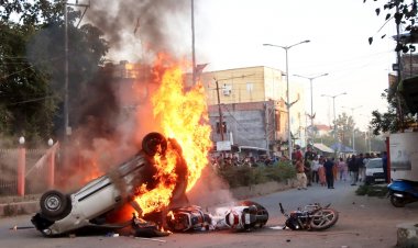 दो मंत्रियों और तीन विधायकों के घरों पर हमला, इंटरनेट सेवा बंद, लगा कर्फ्यू 