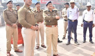 पुलिस महानिरीक्षक दुर्ग रेंज ने ली यातायात शाखा के अधिकारियों-कर्मचारियों की बैठक, लापरवाह वाहन चालकों पर सख्त कार्रवाई के दिए निर्देश