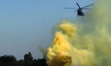 VIDEO जब बमबारी के बीच से गुजरा सेना का हेलीकाप्टर, दोनों ओर से चल रही थी गोलियां