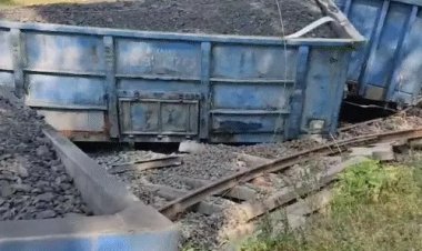 छत्तीसगढ़ में बड़ा रेल हादसा, पटरी से उतरे कोयले से लोड मालगाड़ी के 23 डब्बे 