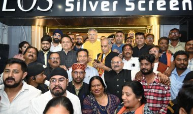 पूर्व CM डॉ. रमन सिंह ने कार्यकर्ताओं और जिलेवासियों के साथ सिल्वर स्क्रीन टॉकीज में देखी "द साबरमती रिपोर्ट" फिल्म