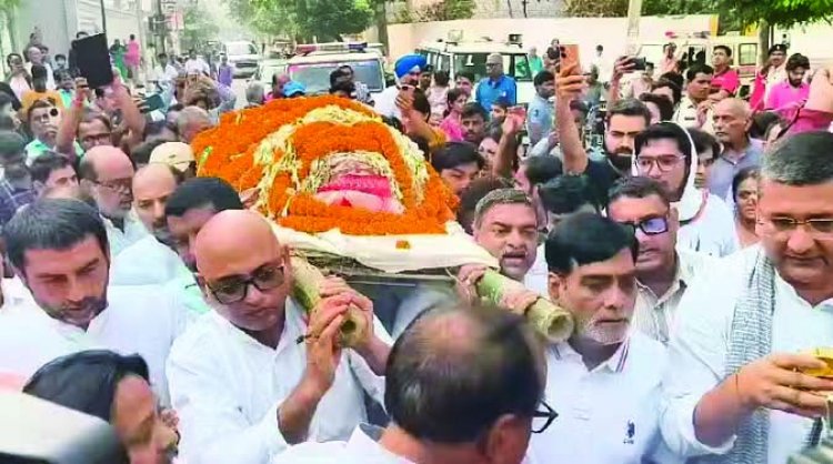 बिहार कोकिला पंचतत्व में हुईं विलीन, छठ गीत और राजकीय सम्मान के साथ अंतिम संस्कार