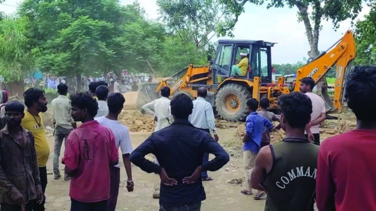 टूटने वाला है 50 साल पुराना यह मज्सिद, तालाब की जमीन पर मस्जिद निर्माण करना पड़ा महंगा