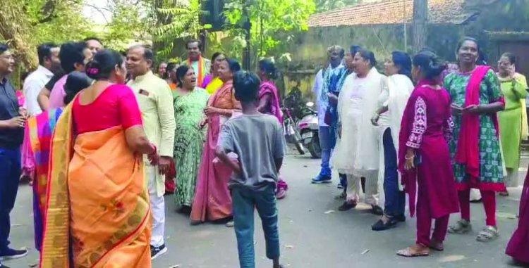 मतदान के दौरान आपस में भिड़े भाजपा-कांग्रेस कार्यकर्ता