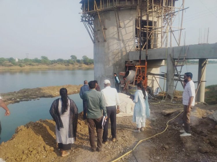 जिला स्तर के अधिकारी ग्राम पंचायतों में संचालित आंगनबाड़ी केन्द्र, पंचायत, पी.डी.एस., विद्यालय एवं स्वास्थ्य केन्द्रों की गतिविधियों का शीघ्र करें अवलोकन -कलेक्टर सुश्री चौधरी