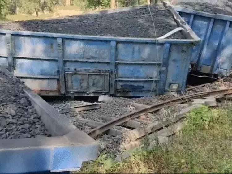 छत्तीसगढ़ में बड़ा रेल हादसा, पटरी से उतरे कोयले से लोड मालगाड़ी के 23 डब्बे