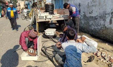 प्रशासन की बड़ी कार्रवाई, 100 से अधिक घरों और 4 मस्जिदों में अवैध बिजली कनेक्शन पकड़े गए, 5 लाख रुपए का लगाया जुर्माना