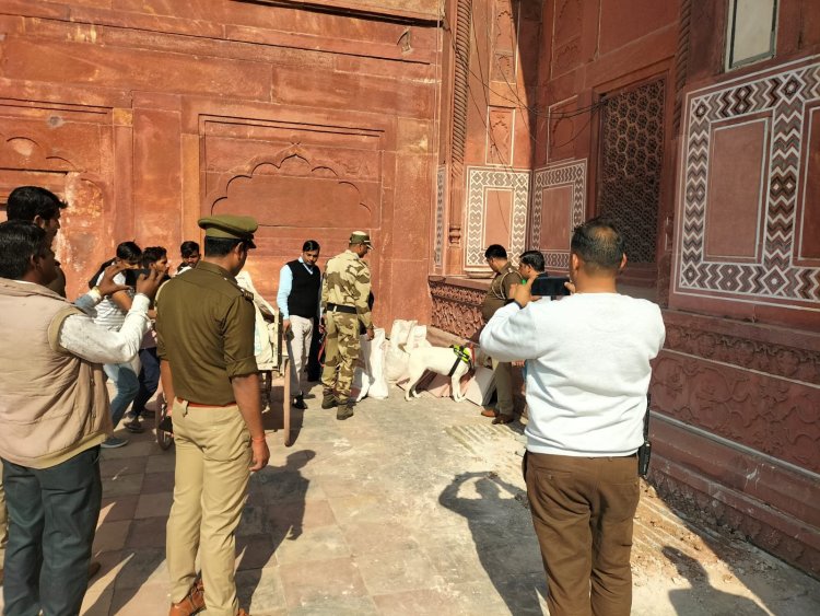 ताजमहल को बम से उड़ाने की मिली धमकी