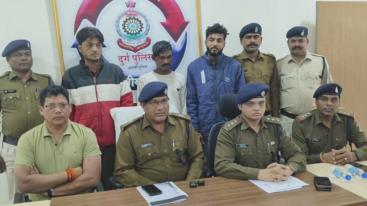 दुर्ग में होटल दिखाने के नाम पर लाखों रुपए की लूट, दो लूटेरे और चोरी का माल खरीदने वाला गिरफ्तार
