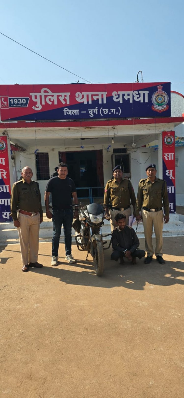 चेकिंग के दौरान पकड़ा गया बाइक चोर, धमधा पुलिस ने की कार्रवाई