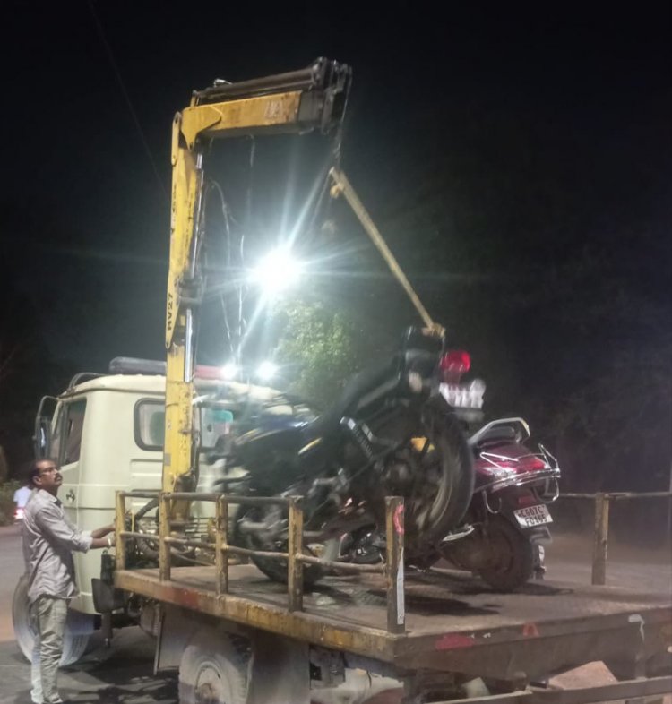 नो पार्किंग में खड़ी 48 वाहनों पर कार्रवाई