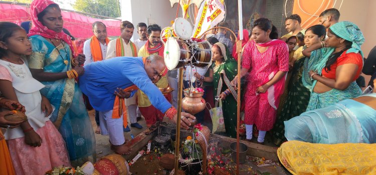महाशिवरात्रि पर दुर्ग ग्रामीण विधायक ललित चंद्राकर ने की भगवान भोलेनाथ की विशेष पूजा अर्चना