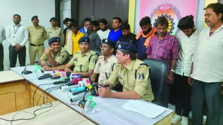 फर्जी बैंक अकाउंट में साइबर फ्रॉड और अवैध लेनदेन करने वाले कोटक महिंद्रा बैंक और एक्सिस बैंक के कर्मचारियों सहित 19 आरोपी गिरफ्तार