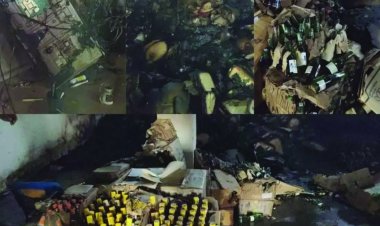 देशी व अंग्रेजी मदिरा दुकान को किया आग के हवाले