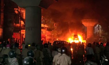 VIDEO दो गुटों में हिंसक झड़प के चलते नागपुर में बवाल, कई थाना क्षेत्रों में लगा कर्फ्यू, घर, वाहन और दुकानें खाक