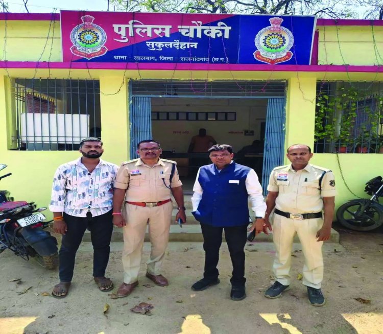 आचार संहिता के दौरान अवैध शराब के साथ पकड़े जाने पर पुलिस कर्मियों से गाली गलोज करने वाले पूर्व भाजपा पार्षद सहित दो गिरफ्तार