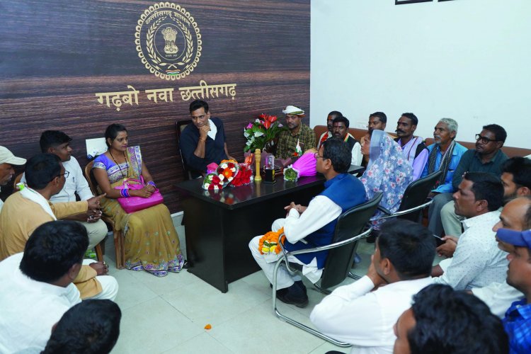 लंबे अंतराल के बाद विधायक देवेन्द्र यादव ने लगाया चौपाल, समस्याओं से अवगत कराने पहुंचे सैकड़ों लोग