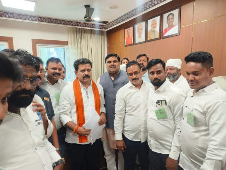 विधायक गजेन्द्र यादव की मौजूदगी में दुर्ग निगम के पार्षदों ने देखी विधानसभा की कार्यवाही
