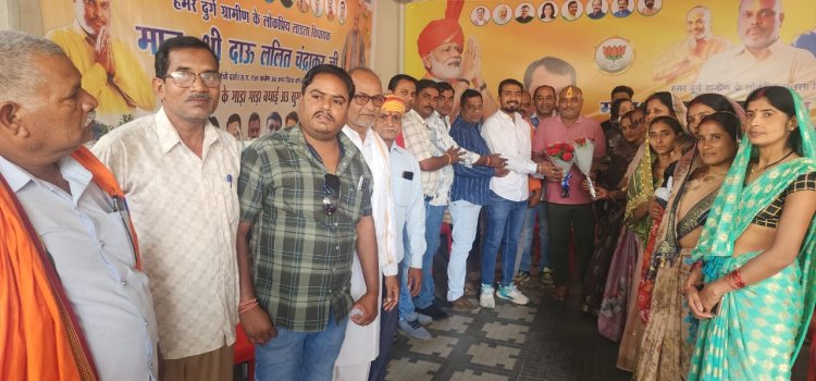 नव निर्वाचित सरपंच व पंच ने दुर्ग ग्रामीण विधायक ललित चंद्राकर से मिलकर किया आभार व्यक्त
