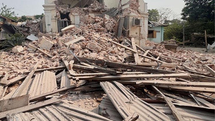 भूकंप से म्यांमार में 694 लोगों की मौत, 1670 घायल, चारों ओर मलबे का ढेर