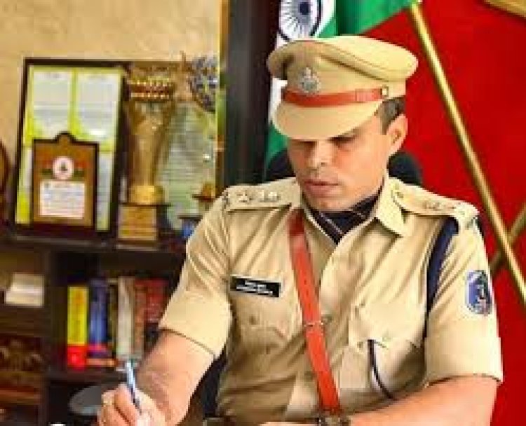 दुर्ग पुलिस के इस आरक्षक को एसपी ने किया लाइन अटैच