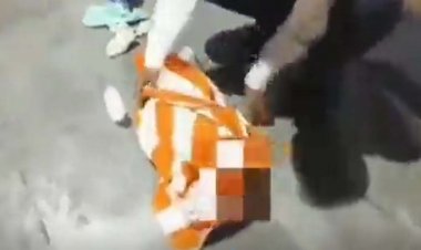 कूरता की सारे हरे पार, महिला अपने नवजात बच्चे के लिए मांग रही थी दूध, बच्चा ज़मीन पर बिलखता रहा और मां को घसीट कर पिटते रहे व्यापारी, देखें VIDEO