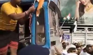 क्या बांग्लादेश और सीरिया बन चुका है पश्चिम बंगाल?  बस से उतरवा दिए भगवा झंडे, कोलकाता की सड़क हरे झंडों से पट गई है, देखें VIDEO