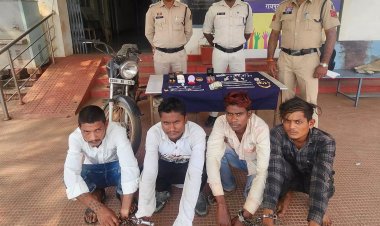 सूने मकानों का ताला तोड़ चोरी करने वाले चार चोर गिरफ्तार