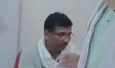 किसान से रिश्वत लेते पकड़ाया पटवारी