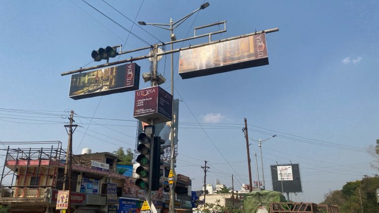 यातायात नियमों के प्रति लोगों को जागरूक करने दुर्ग के राजेन्द्र प्रसाद चौक एवं पटेल चौक में लगाया गया जिंगल