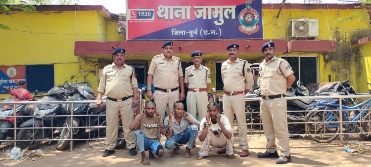 देर रात घर लौट रहे राहगीर पर चाकू टिकाकर लूट, तीन आरोपी गिरफ्तार