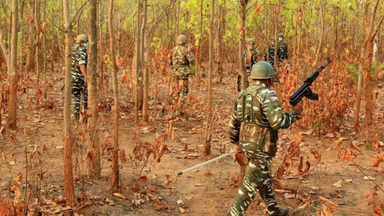 भैरमगढ़ इलाके में जवानों और नक्सलियों के बीच मुठभेड़, एक नक्सली ढेर